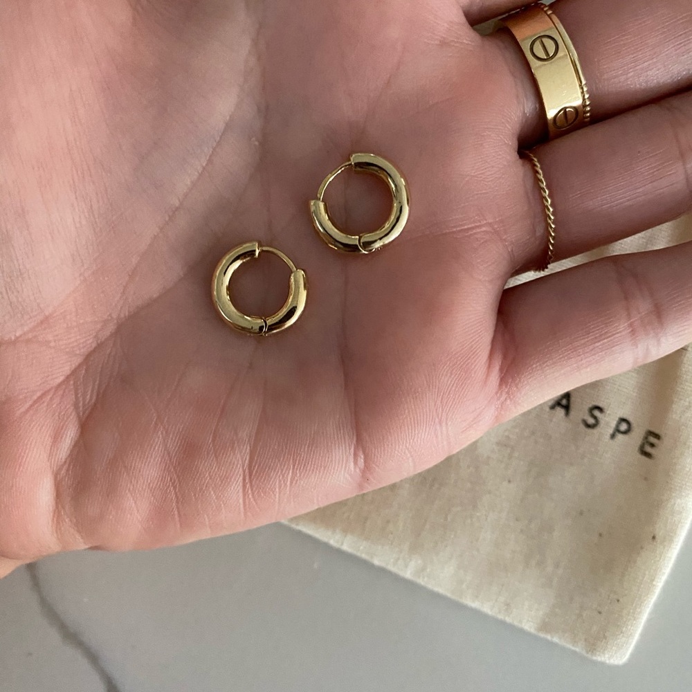 Lili Clasp Mini Gold Hoops
